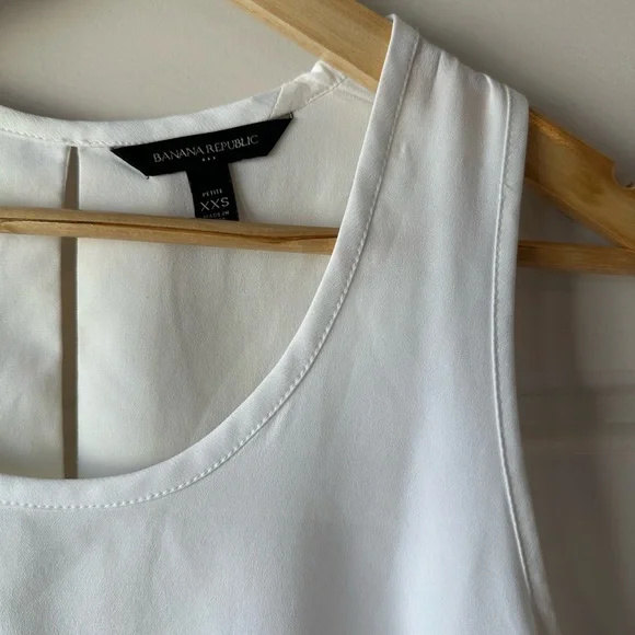 Banana Republic Classic White Tank Top - Picture 3 of 5